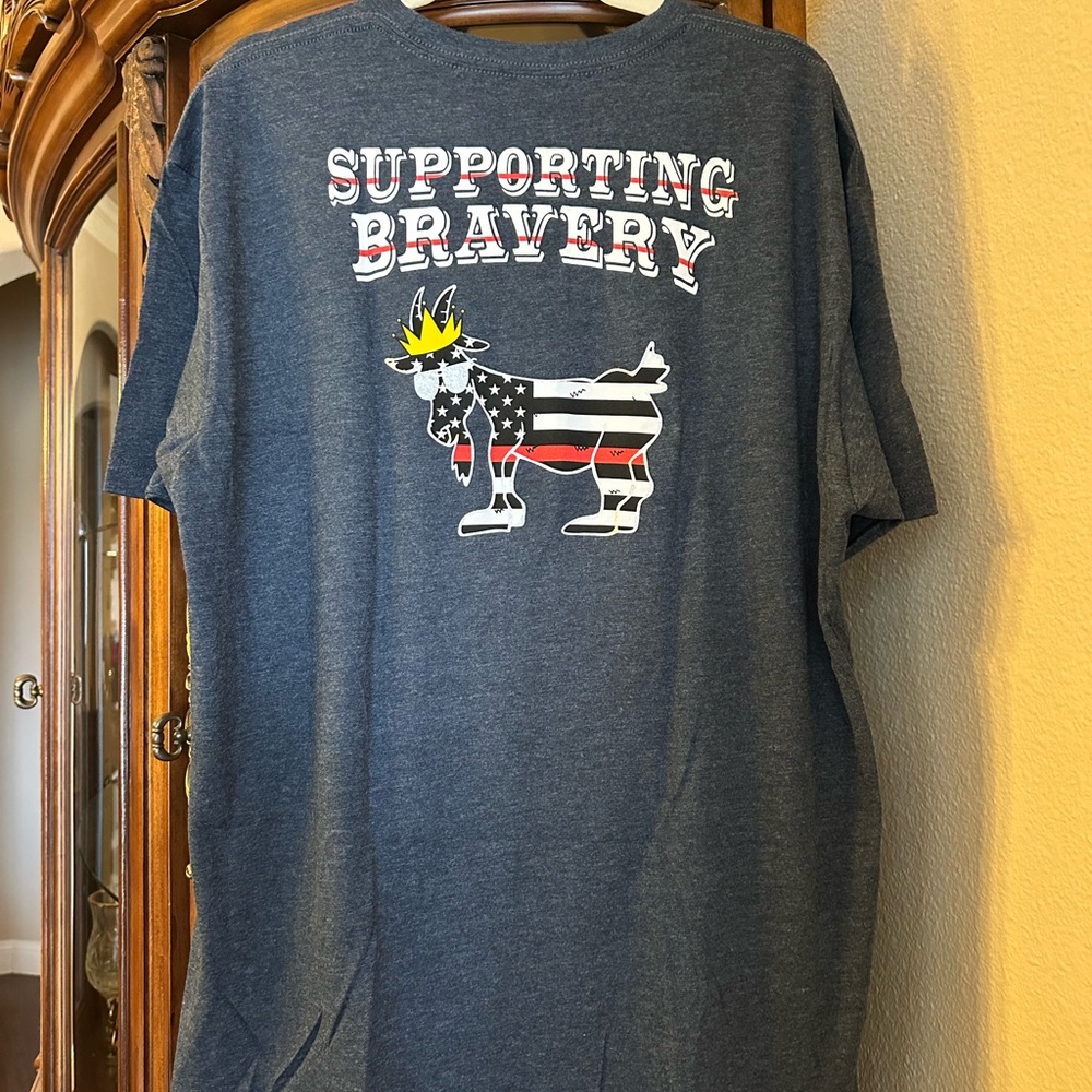 *NWOT* GOAT USA Navy SUPPORTING BRAVERY t-shirt - BRAND NEW NEVER WORN